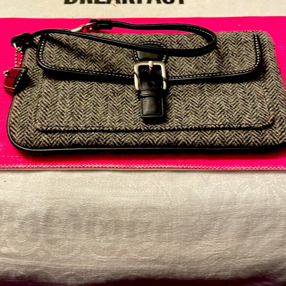 Coach houndstooth winter wristlet